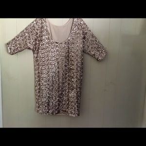 A beautiful sequin dress by Rachel Ray. A Size 6, Color gold In good condition.